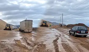 Lluvias en el sur provocan huaico en el kilómetro 316 de la Costanera Sur entre Tacna y Moquegua