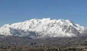 Más de 600 piscinas olímpicas llenas en una sola montaña: geólogos buscan glaciares de roca camufladas claves para el suministro de agua