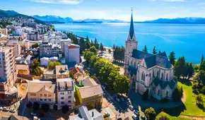 La ciudad de Suramérica que parece sacada de un pueblo de Suiza y está entre los mejores destinos para viajar en 2027