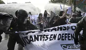 Estudiantes marchan en Chile contra posibles recortes a la educación pública durante el gobierno de Kast Estudiantes marchan en Chile contra posibles recortes a la educación pública durante el gobierno de Kast