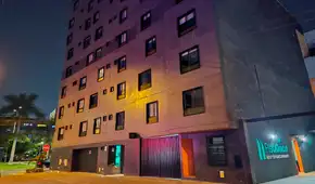 Atacan a balazos al hotel Smart a plena luz del día en la avenida La Marina, en La Perla