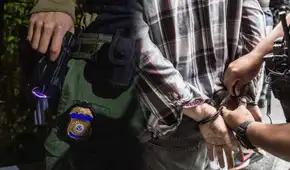 Terror en EE.UU. | Agente del ICE, fuera de servicio, atacó a un adulto mayor y termina baleado: ¿Fue un acto de venganza?