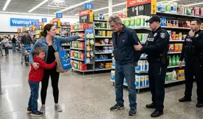 Terror en Walmart | Hombre es acusado de exhibicionismo dentro del supermercado Terror en Walmart | Hombre es acusado de exhibicionismo dentro del supermercado