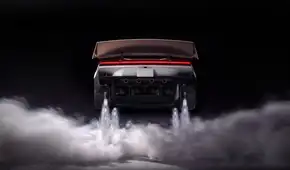 El Tesla Roadster de Elon Musk utiliza tecnología de SpaceX para elevarse en el aire: así funcionan los propulsores que generan humo blanco