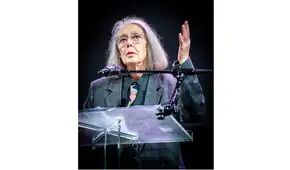 Tranquila como una página, por Luz María Bedoya