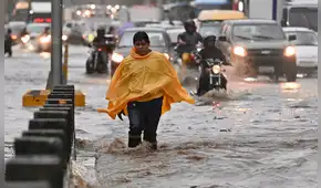 Fuertes lluvias inundaron más de 80 zonas de Guayaquil y causaron su colapso en medio de la alerta por El Niño
