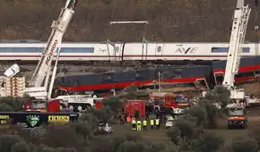 España busca víctimas entre los trenes destrozados mientras crece la presión sobre el Gobierno de Pedro Sánchez