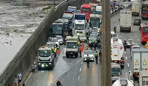 Derrame de combustible provoca gran congestión en la Vía de Evitamiento: tráfico llega hasta Habich