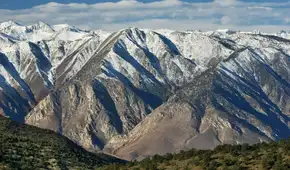 Analizan la nieve recién caída en California y encuentran hasta 7.480 microplásticos por metro cuadrado al día: ni las montañas más remotas se salvan