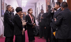 Patricia Benavides intenta retomar la Fiscalía: sube con su seguridad al despacho de Delia Espinoza