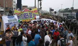 Bloquean la Panamericana Sur: vecinos de SJM protestan por falta de agua potable 