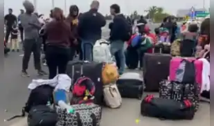 Migrantes que salen de Chile bloquean la frontera de Tacna y exigen ingresar al Perú 