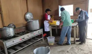Bajo presupuesto para ollas comunes pone en riesgo la alimentación de miles en Perú