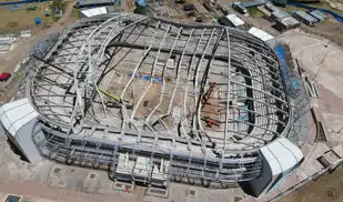 Un obrero muerto y ocho heridos graves tras el colapso del techo del nuevo coliseo de Puno