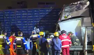 Choque múltiple deja al menos un fallecido y 10 heridos en la Panamericana Sur