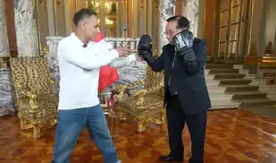 Balcázar aparece en Kick boxeando con alcalde de Ate en plena crisis de inseguridad 