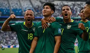 Bolivia venció 2-1 a Surinam y clasificó a la final del repechaje contra Irak para el Mundial 2026