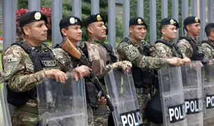 Mesa Directiva aprobó compensación extraordinaria para efectivos PNP y FF.AA que brindan seguridad en el Congreso Mesa Directiva aprobó compensación extraordinaria para efectivos PNP y FF.AA que brindan seguridad en el Congreso