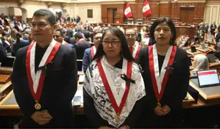 Congresistas de Ahora Nación lucen un lazo negro a minutos de mensaje a la Nación