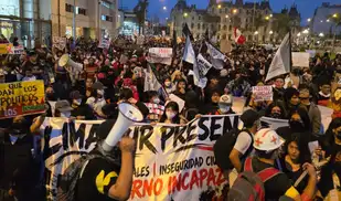 Generación Z y colectivos sociales se movilizan en Lima contra la inseguridad y los incedios forestales Generación Z y colectivos sociales se movilizan en Lima contra la inseguridad y los incedios forestales