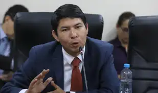 Fujimorista Eduardo Castillo viajó a España en su semana de representación y en plena emergencia