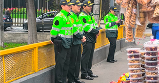 Coronel Harvey Colchado es captado supervisando un operativo tras ser separado de la Diviac