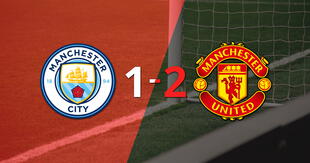 Resumen: Manchester United remontó y le ganó 2 a 1 a Manchester City en el Derbi de Manchester