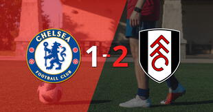 Resumen: Fulham logró dar vuelta el marcador y vencer 2-1 a Chelsea con gol agónico