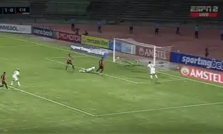 ¡Lo empatan en Venezuela! Carlos Garces pone el 1-1 con un inusual cabezazo ante Caracas