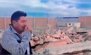 Peruano llora desconsolado al ver que sus hijas derrumbaron su casa por no darles su herencia: “Cuánto daño me han hecho, pero Dios es grande”