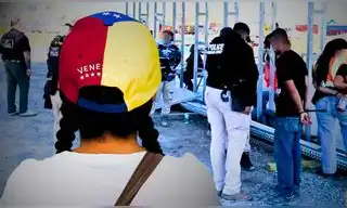 Venezolana se esconde 12 horas en ducto de su trabajo para escapar del megaoperativo del ICE y evitar la deportación de Trump Venezolana se esconde 12 horas en ducto de su trabajo para escapar del megaoperativo del ICE y evitar la deportación de Trump