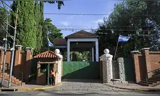Milei despide a unos 20 empleados de la residencia presidencial y pone el lugar bajo control militar Milei despide a unos 20 empleados de la residencia presidencial y pone el lugar bajo control militar