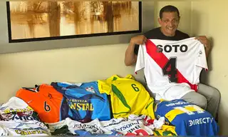 Leyendas del fútbol peruano abren sus vitrinas: Nolberto Solano, Percy Olivares y Jorge Soto subastan sus colecciones de camisetas