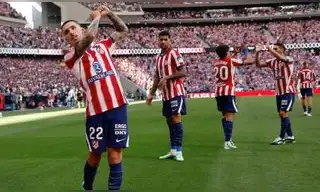 Atlético de Madrid se quedó con el clásico: venció 2-1 a Real Madrid y lo superó en la tabla de posiciones en LaLiga de España