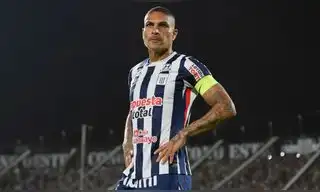 Paolo Guerrero podría afrontar juicio penal por el caso de los diplomas falsos, advierte abogado