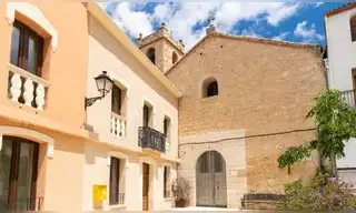 Este pequeño pueblo de España de 159 habitantes necesita trabajadores para varios oficios: albañiles, fontaneros, camareros y cuidadores de ancianos Este pequeño pueblo de España de 159 habitantes necesita trabajadores para varios oficios: albañiles, fontaneros, camareros y cuidadores de ancianos