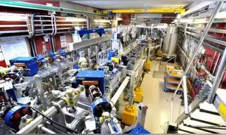 Disparan láseres de gran potencia contra una lámina de plástico y obtienen 10 billones de nanodiamantes por impacto en un experimento alemán