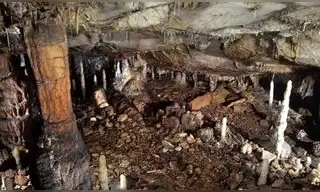 Una cueva de España permaneció bloqueada durante 16.800 años y conserva una vivienda de la Edad de Piedra con más de 4.600 objetos Una cueva de España permaneció bloqueada durante 16.800 años y conserva una vivienda de la Edad de Piedra con más de 4.600 objetos