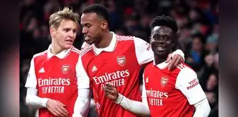 Arsenal derrotó 3-2 a Manchester United y continúa como líder de la Premier League