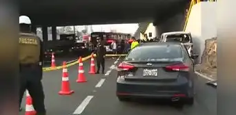 Panamericana Sur: 2 personas fallecen tras temeraria maniobra de conductor de un auto