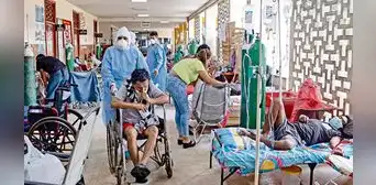 Loreto: Más de 100 bachilleres de Medicina y enfermeros denuncian despidos y falta de pago en Hospital Regional Loreto: Más de 100 bachilleres de Medicina y enfermeros denuncian despidos y falta de pago en Hospital Regional