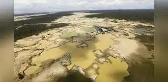 Dos proyectos del Congreso ponen en riesgo a bosques y a los nativos en aislamiento
