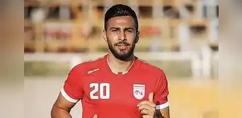 Irán condena a 26 años de cárcel al futbolista Amir Nasr Azadani Irán condena a 26 años de cárcel al futbolista Amir Nasr Azadani