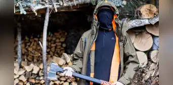 Hombre vive escondido en bosque ruso desde hace 4 meses para huir del reclutamiento de Putin Hombre vive escondido en bosque ruso desde hace 4 meses para huir del reclutamiento de Putin