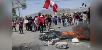 Carreteras bloqueadas en el Perú hasta el 21 de enero Carreteras bloqueadas en el Perú hasta el 21 de enero