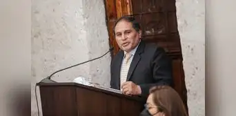 Arequipa: exgerente de Educación sin salario por un año, porque cobro doble sueldo Arequipa: exgerente de Educación sin salario por un año, porque cobro doble sueldo