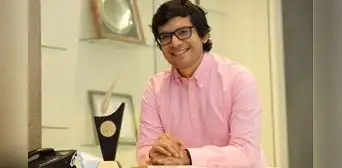 Daniel Arenas: “Reafirmar la vida es más difícil que dejarse llevar por impulsos autodestructivos” Daniel Arenas: “Reafirmar la vida es más difícil que dejarse llevar por impulsos autodestructivos”