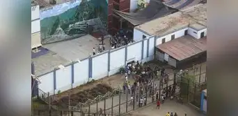 Presos realizan motín en el penal de Lurigancho por líos internos
