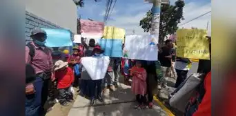Padres de 86 niños temen quedarse sin colegio por reducción de docentes en Arequipa Padres de 86 niños temen quedarse sin colegio por reducción de docentes en Arequipa