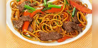 Tallarín saltado criollo [receta completa y video]